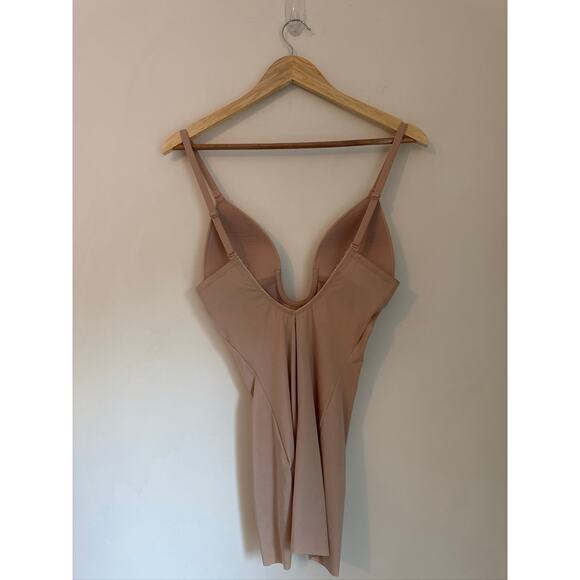 Spanx Suit Your Fancy Plunge Low Back Mid Thigh Bodysuit Shapewear, Small - Picture 5 of 10